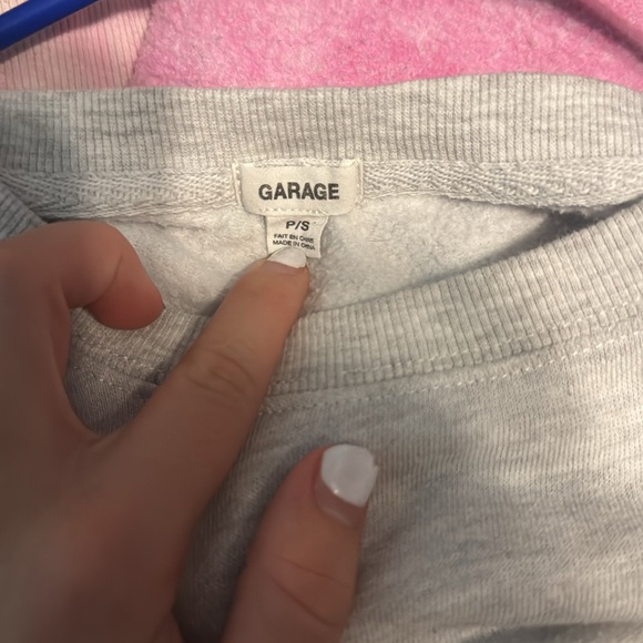 Light gray crewneck from Garage in size small - Picture 3 of 3